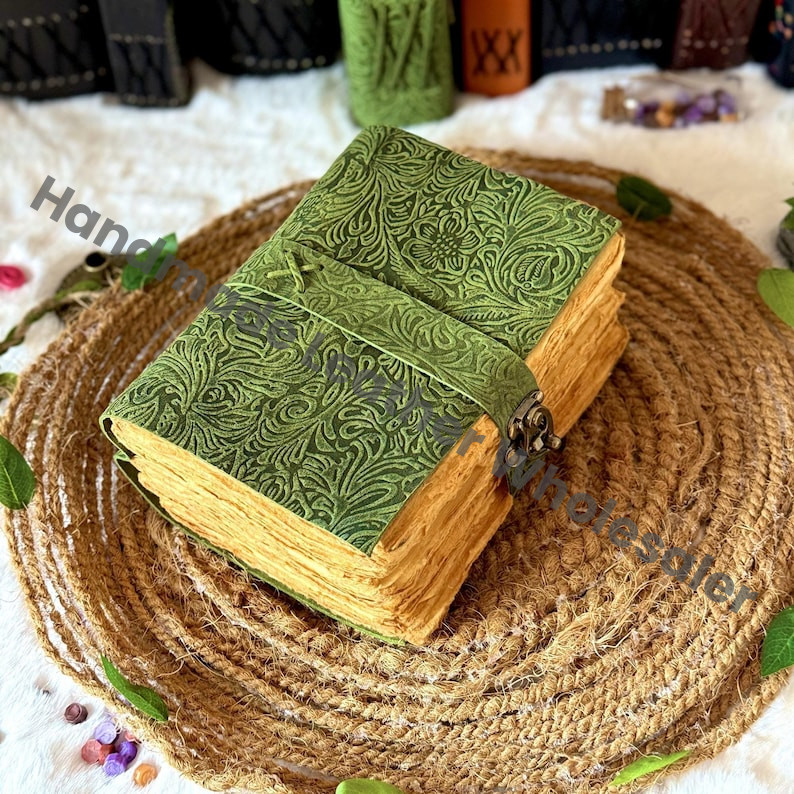 Large Green Leather Grimoire – Embossed Flower Book of Shadows, Vintage Witchcraft Spellbook, Wiccan Pagan Gothic Magic Gift